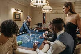 istanakasino live Dragon Tiger table with dealer and multi-camera studio view